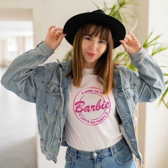 👚 𝗕𝗮𝗿𝗯𝗶𝗲 𝗧𝗲𝗲𝘀! 👚🎉 Bundle with a Hoodie or Tumbler for 20% Off 👚🎉 - Picture 2 of 6